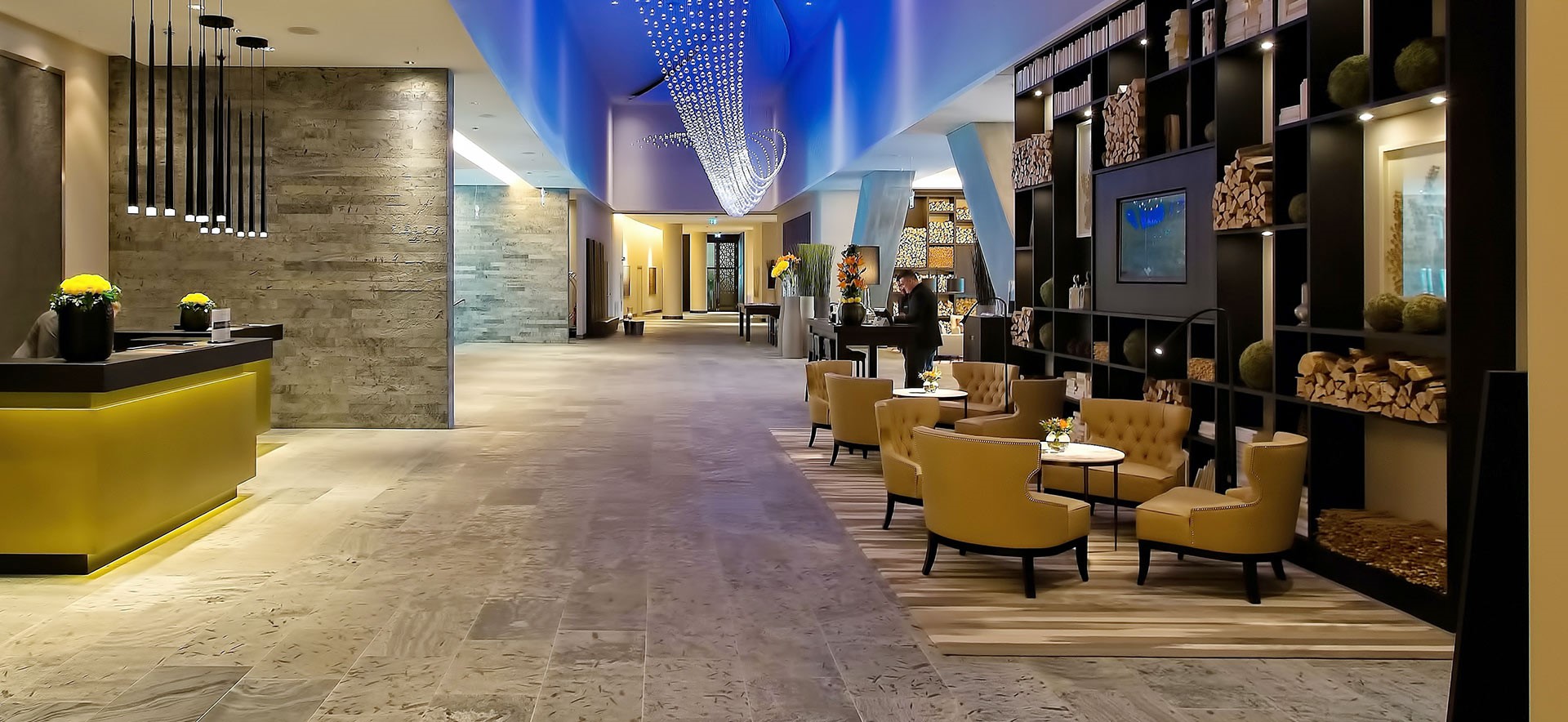 Hotel.
            